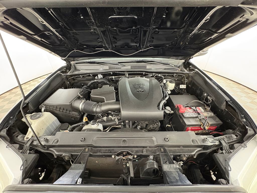 Used 2022 Toyota Tacoma SR5 w/ Technology Package RWD image 32