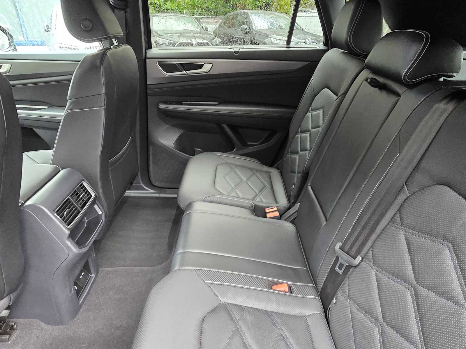 Used 2025 Volkswagen Atlas Cross Sport SE image 16