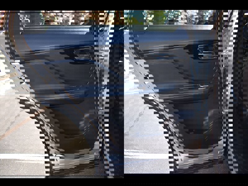 Used 2019 Jaguar F-PACE Premium image 21