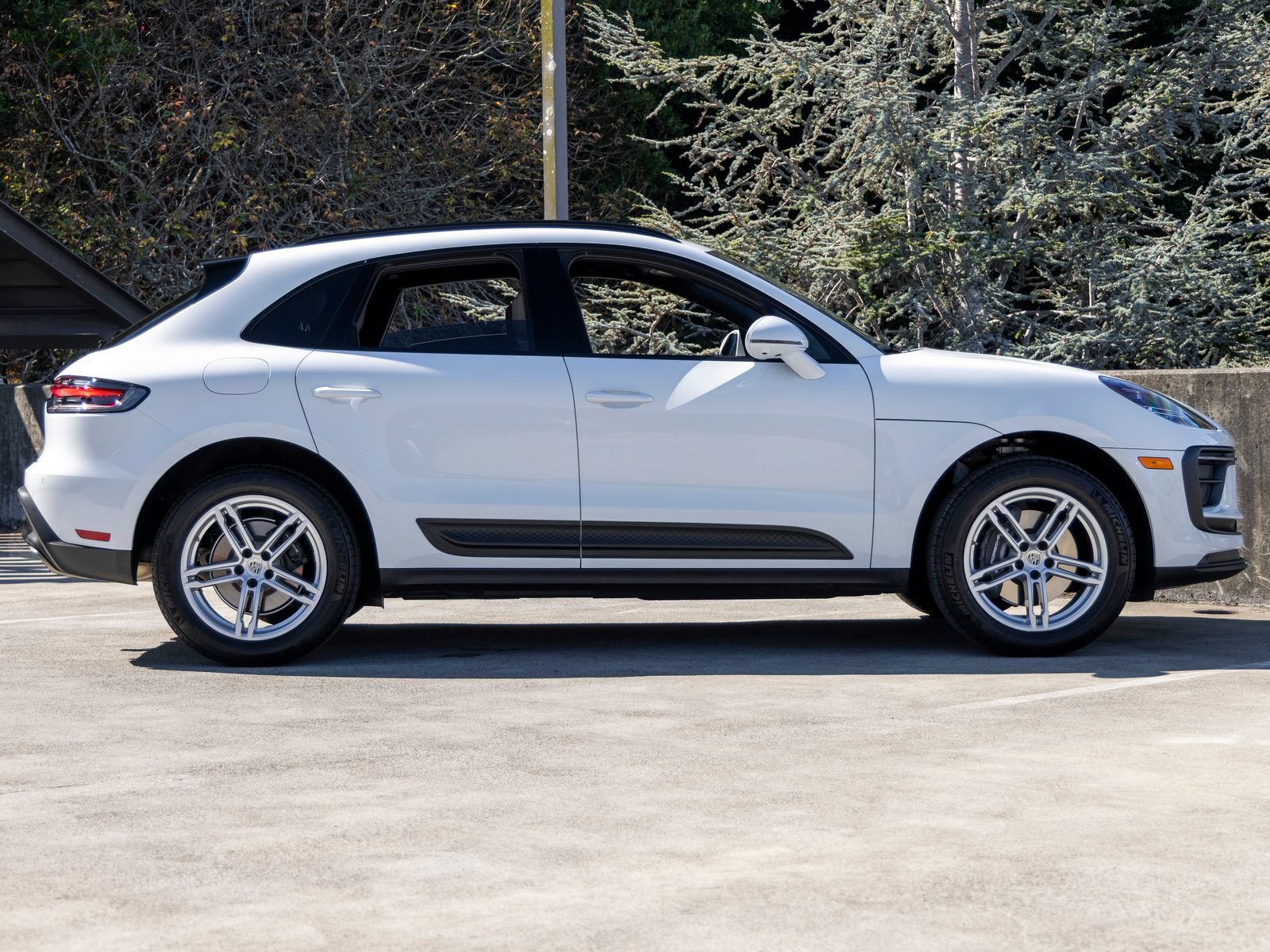 Certified 2026 Porsche Macan AWD/4WD image 12
