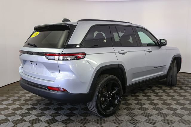 Used 2024 Jeep Grand Cherokee Altitude AWD/4WD image 13