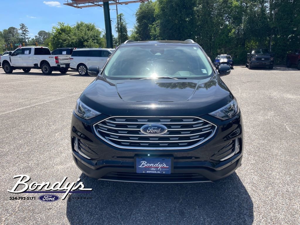 Used 2024 Ford Edge Titanium image 2