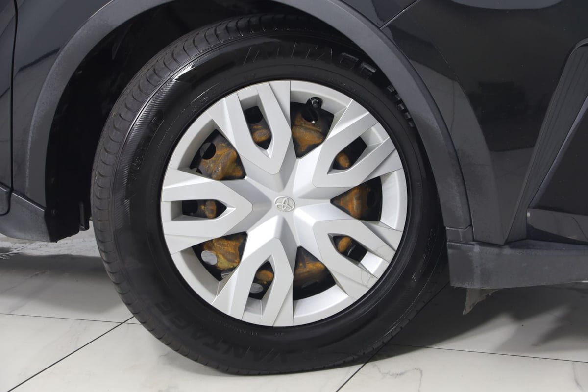 Used 2021 Toyota C-HR LE FWD image 12