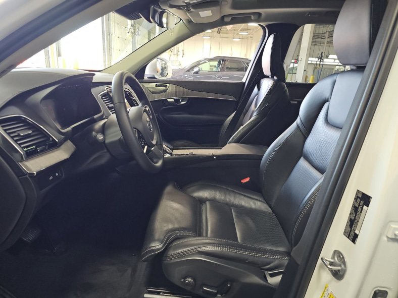 Certified 2024 Volvo XC90 T8 Ultimate AWD/4WD image 3