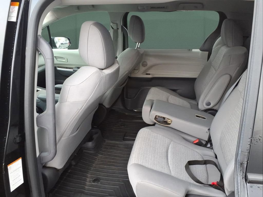 Used 2022 Toyota Sienna LE image 24