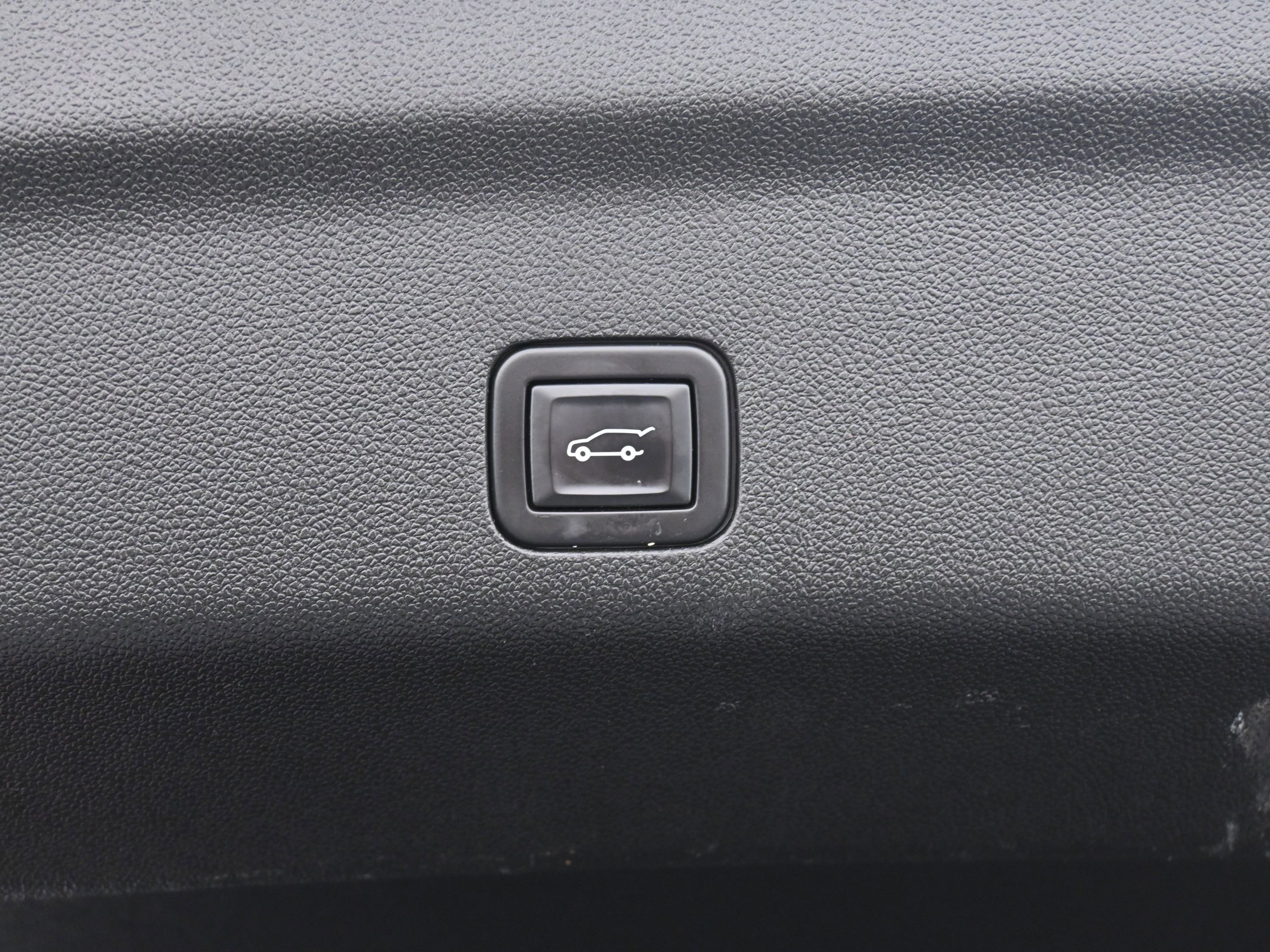 Used 2021 Chevrolet Suburban LT w/ LT Signature Package image 24