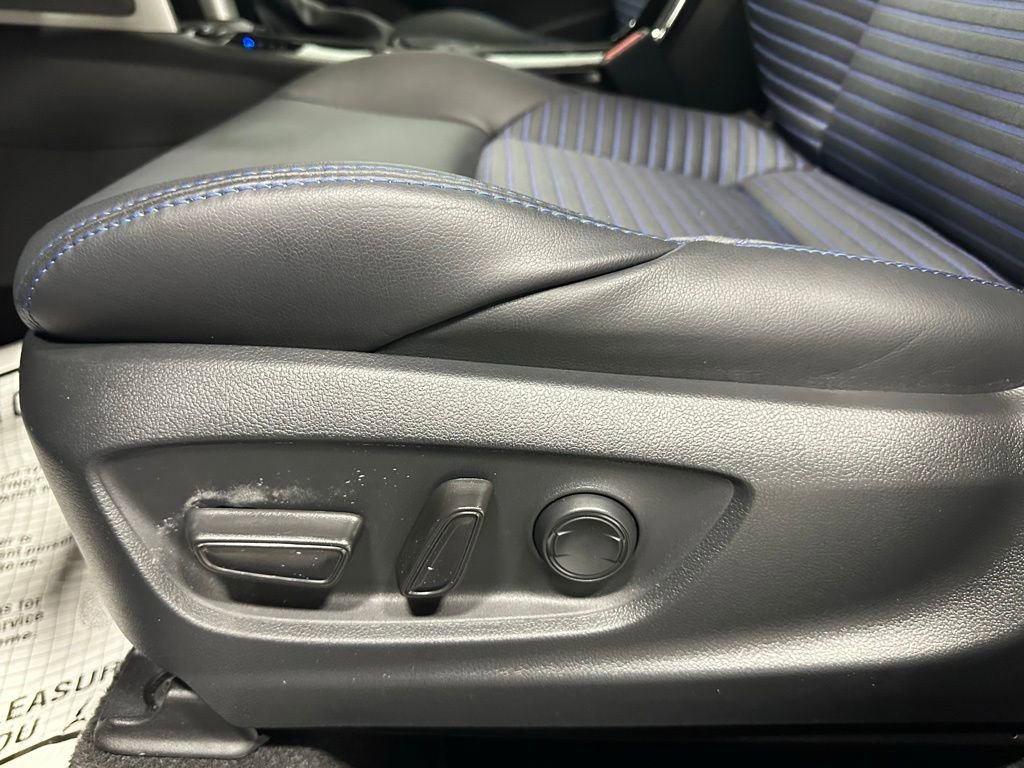 Used 2025 Toyota Corolla Cross XSE w/ Convenience Package image 12