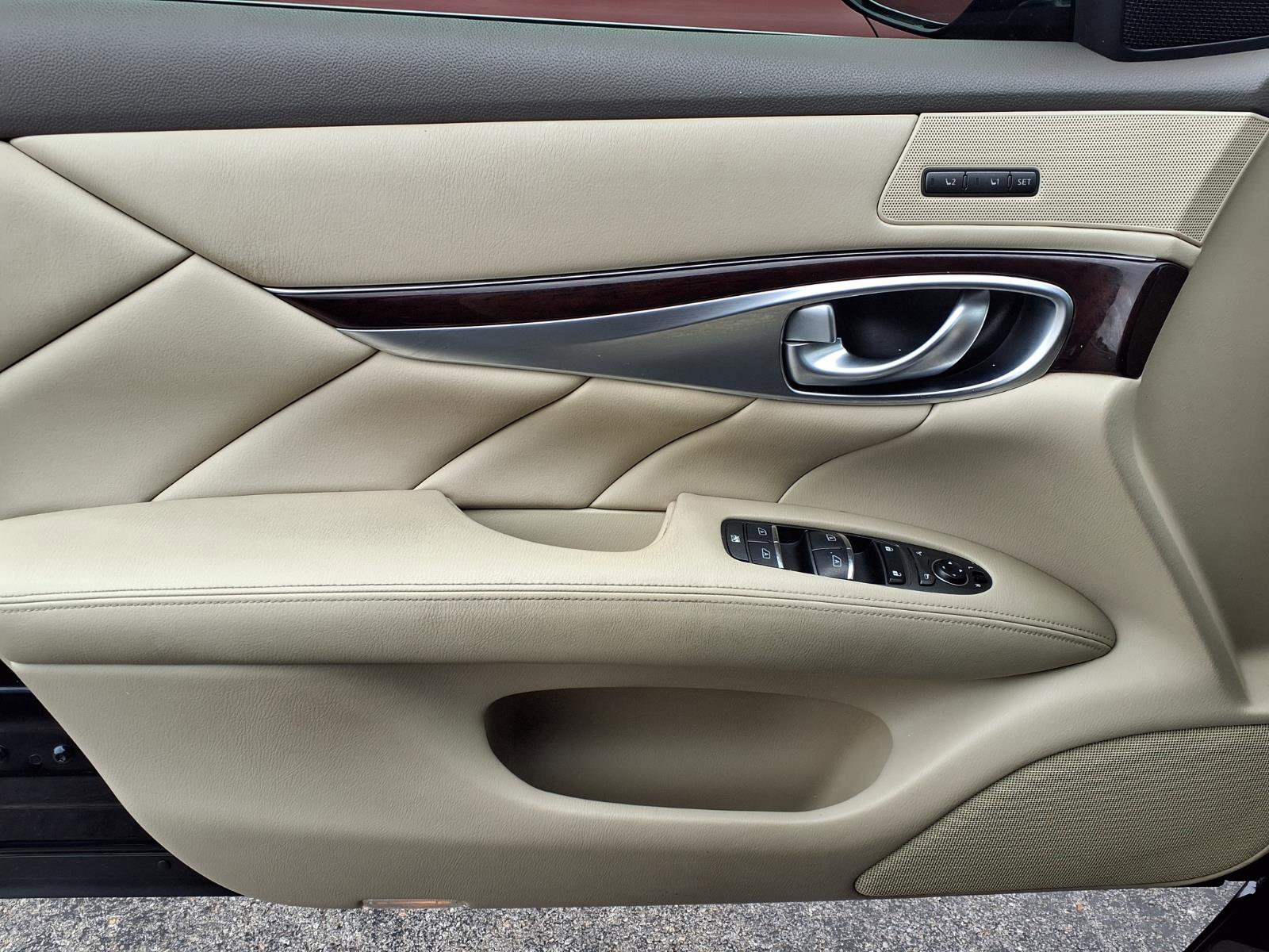 Used 2016 INFINITI Q70 L 3.7 w/ Technology Package image 15