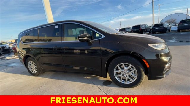 New 2025 Chrysler Pacifica Select w/ Uconnect Theater Family Group image 2