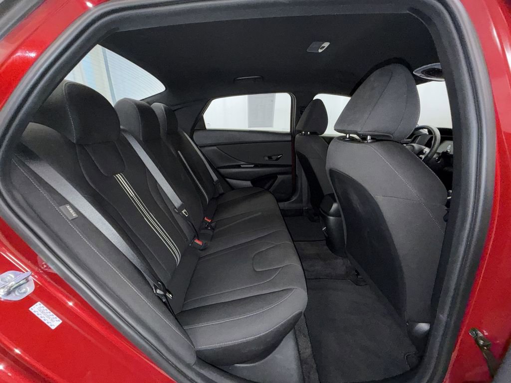 Used 2025 Hyundai Elantra Sport image 16