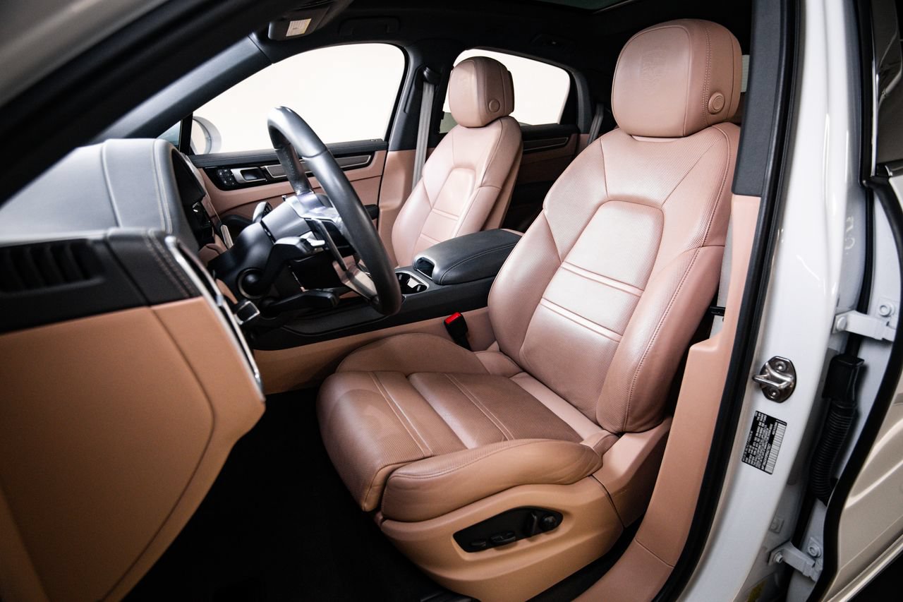 Certified 2023 Porsche Cayenne Platinum Edition AWD/4WD image 5