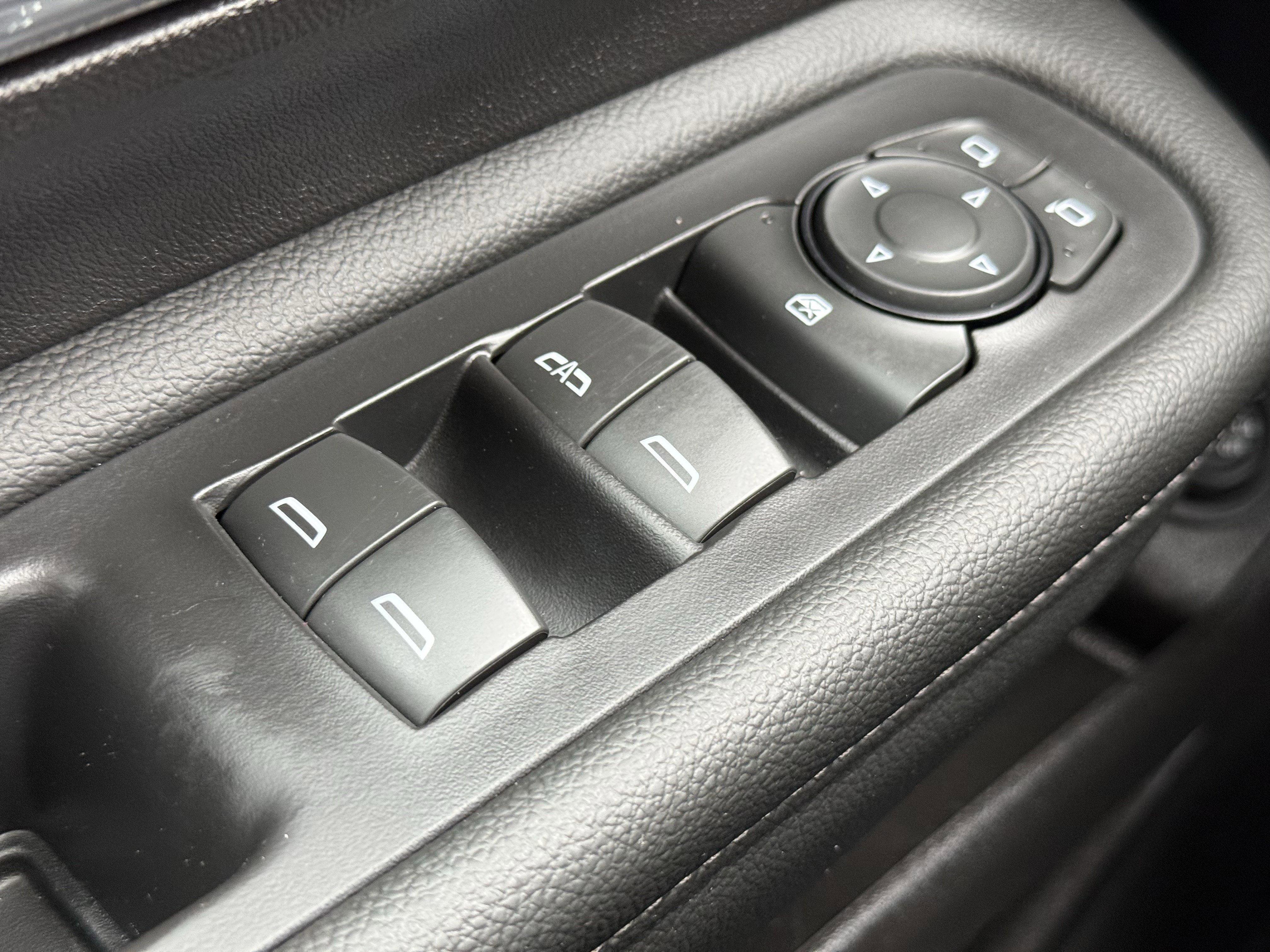 Used 2024 GMC Terrain SLT image 26