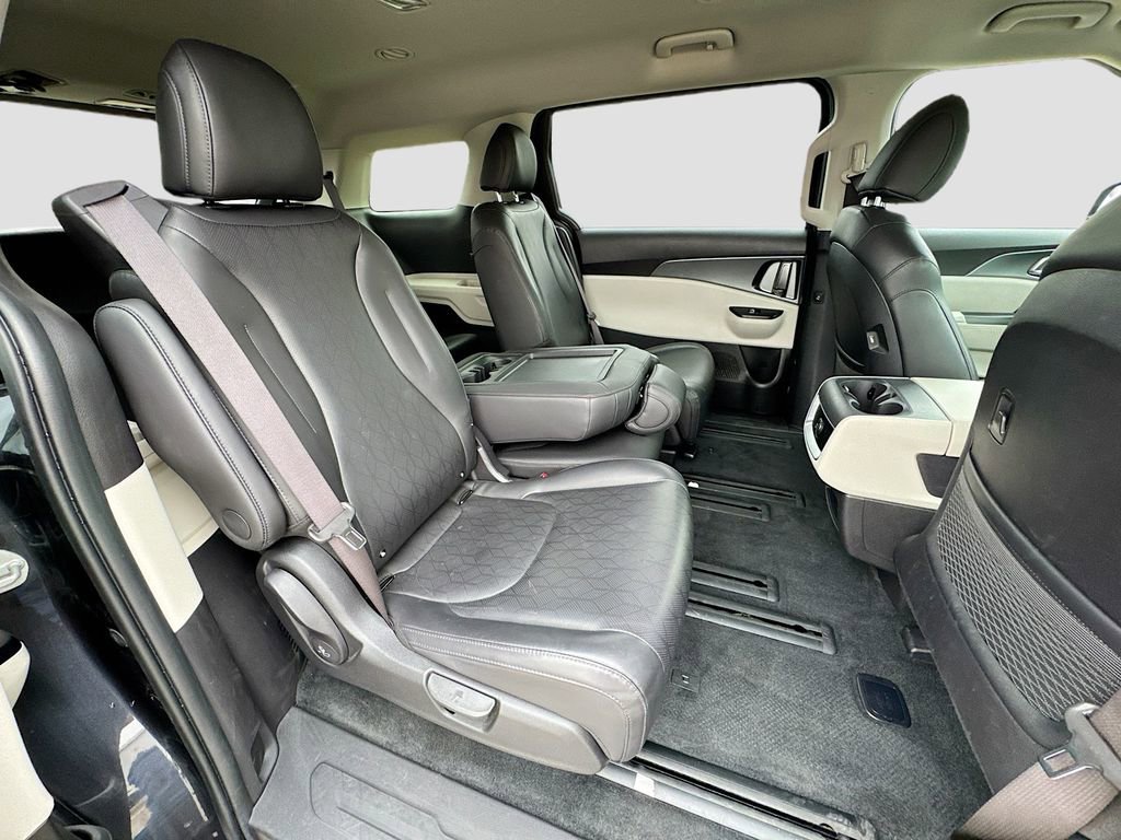 Used 2023 Kia Carnival LX image 35