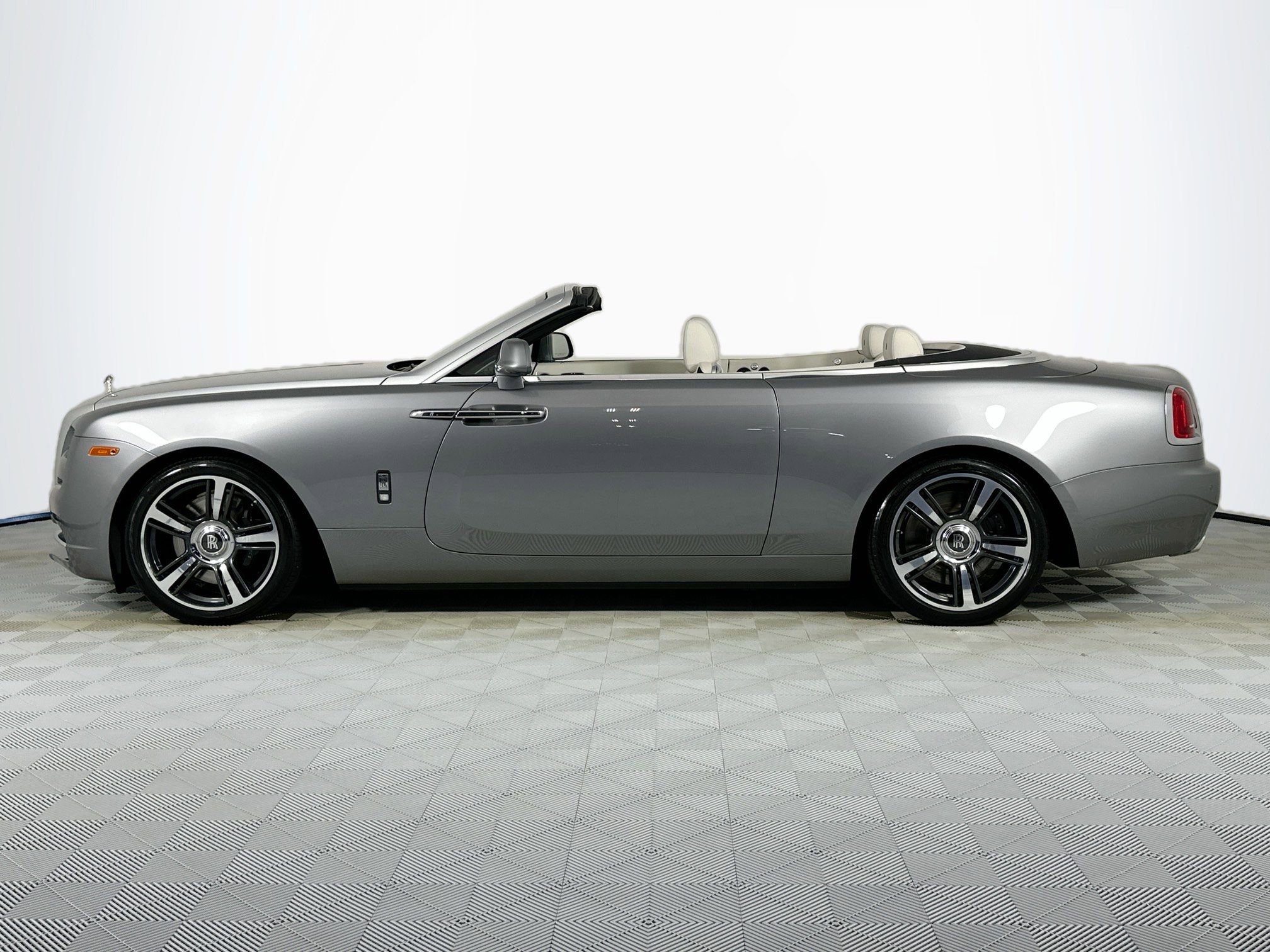 Certified 2016 Rolls-Royce Dawn image 3