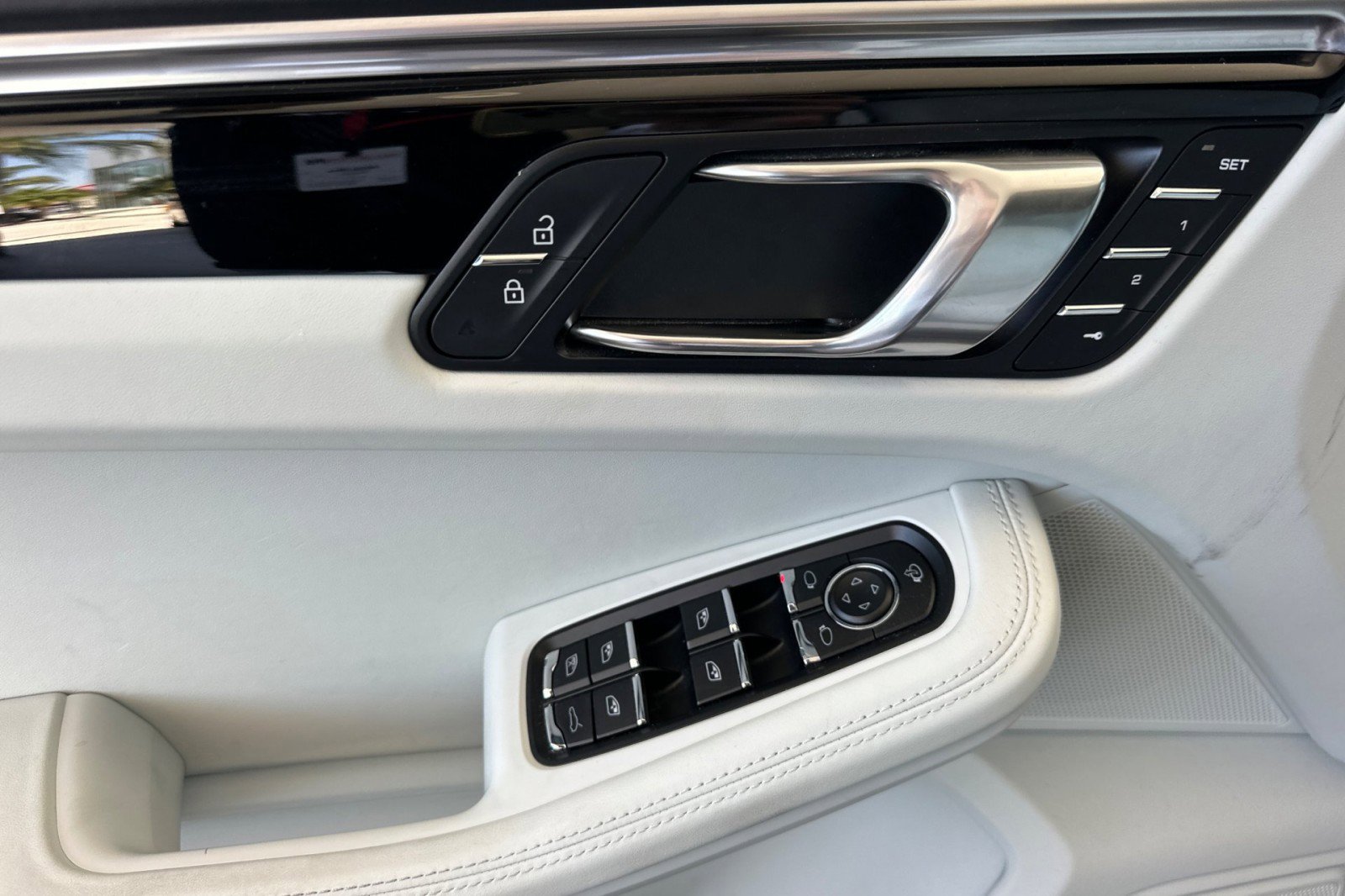 Certified 2023 Porsche Macan AWD/4WD image 12
