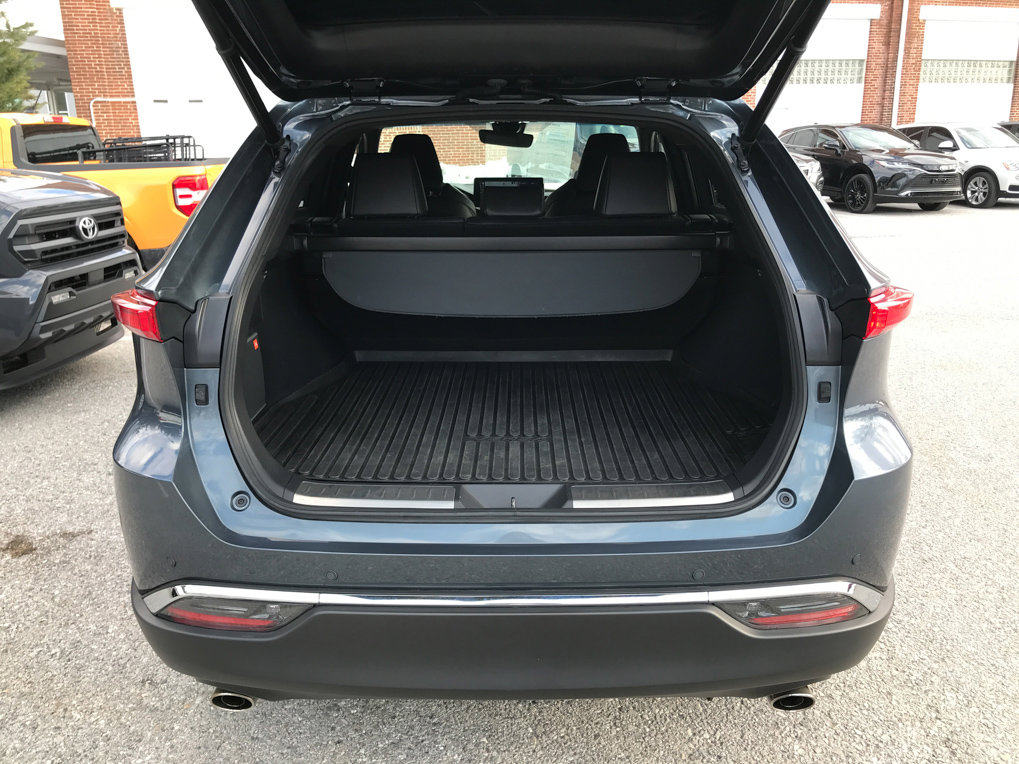 Used 2022 Toyota Venza XLE image 28