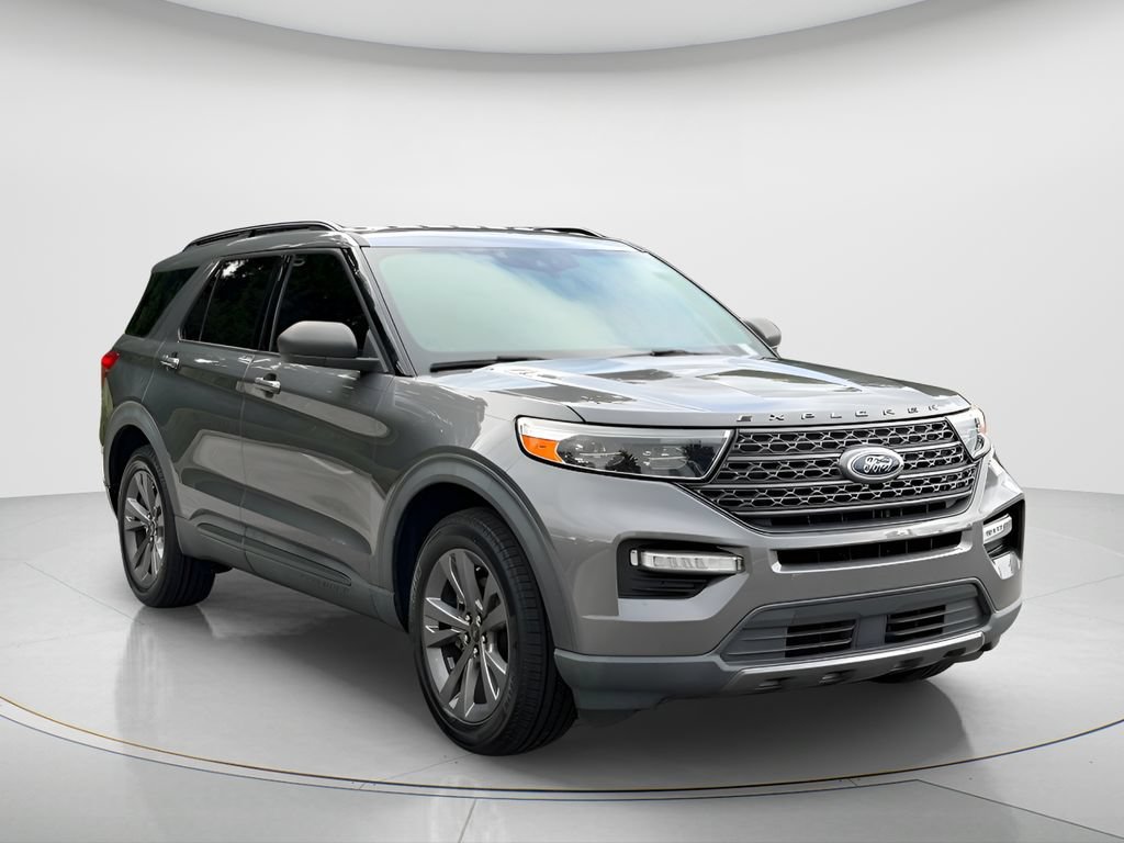 Used 2021 Ford Explorer XLT w/ Equipment Group 202A AWD/4WD image 3