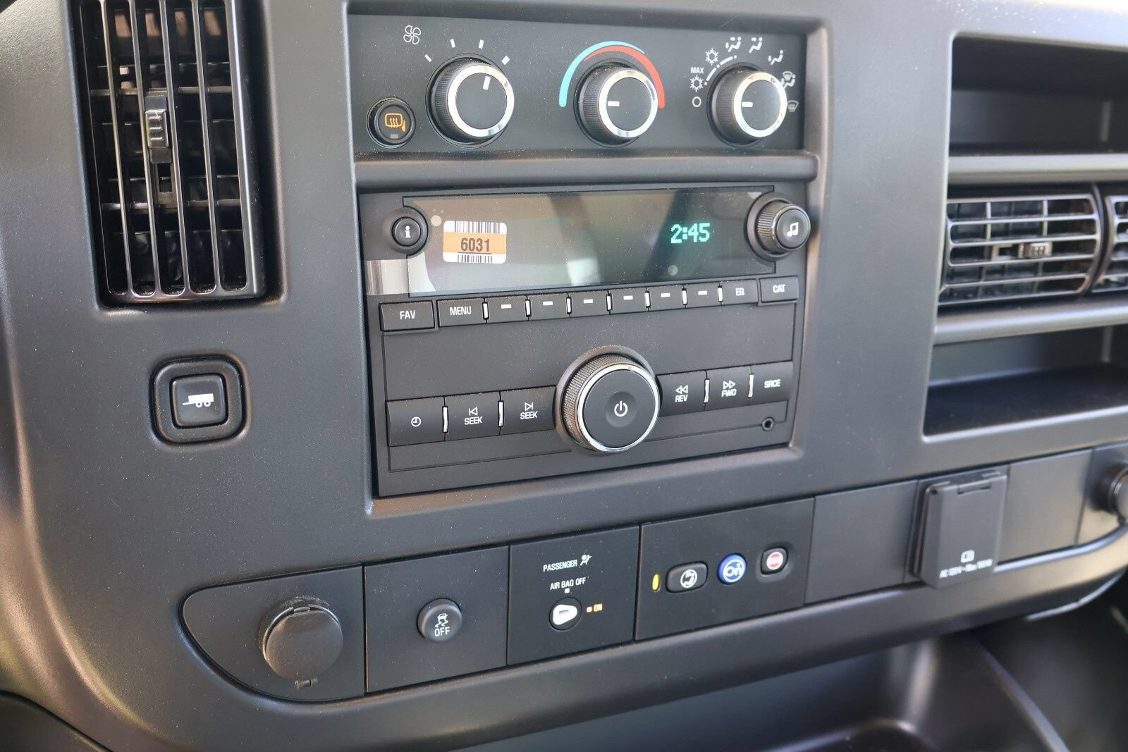 Used 2024 Chevrolet Express 3500 w/ Power Convenience Package RWD image 23