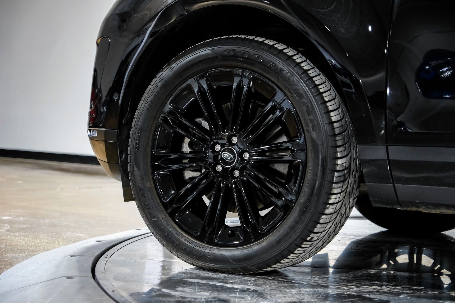 Used 2024 Land Rover Range Rover Evoque S image 54