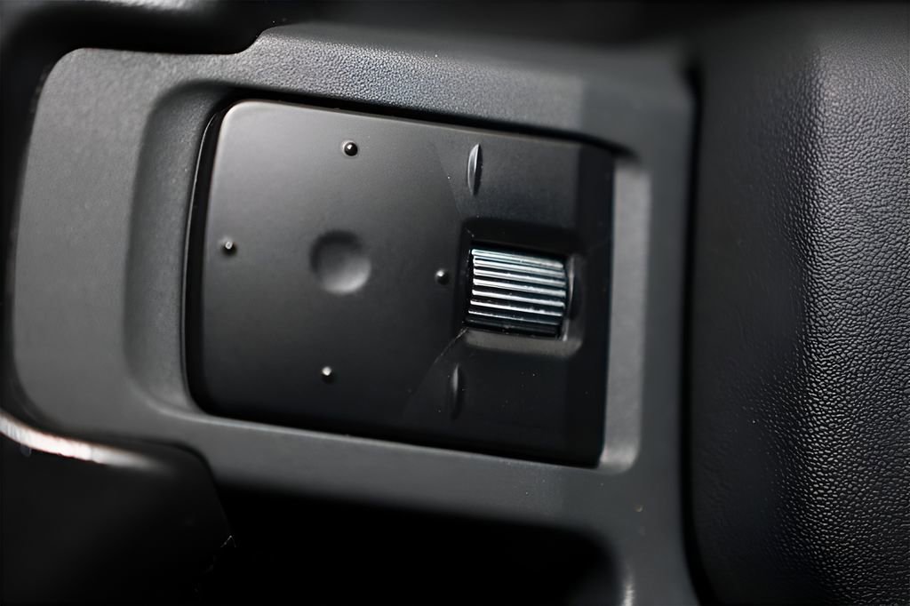 Used 2023 Land Rover Defender 110 X-Dynamic SE image 35