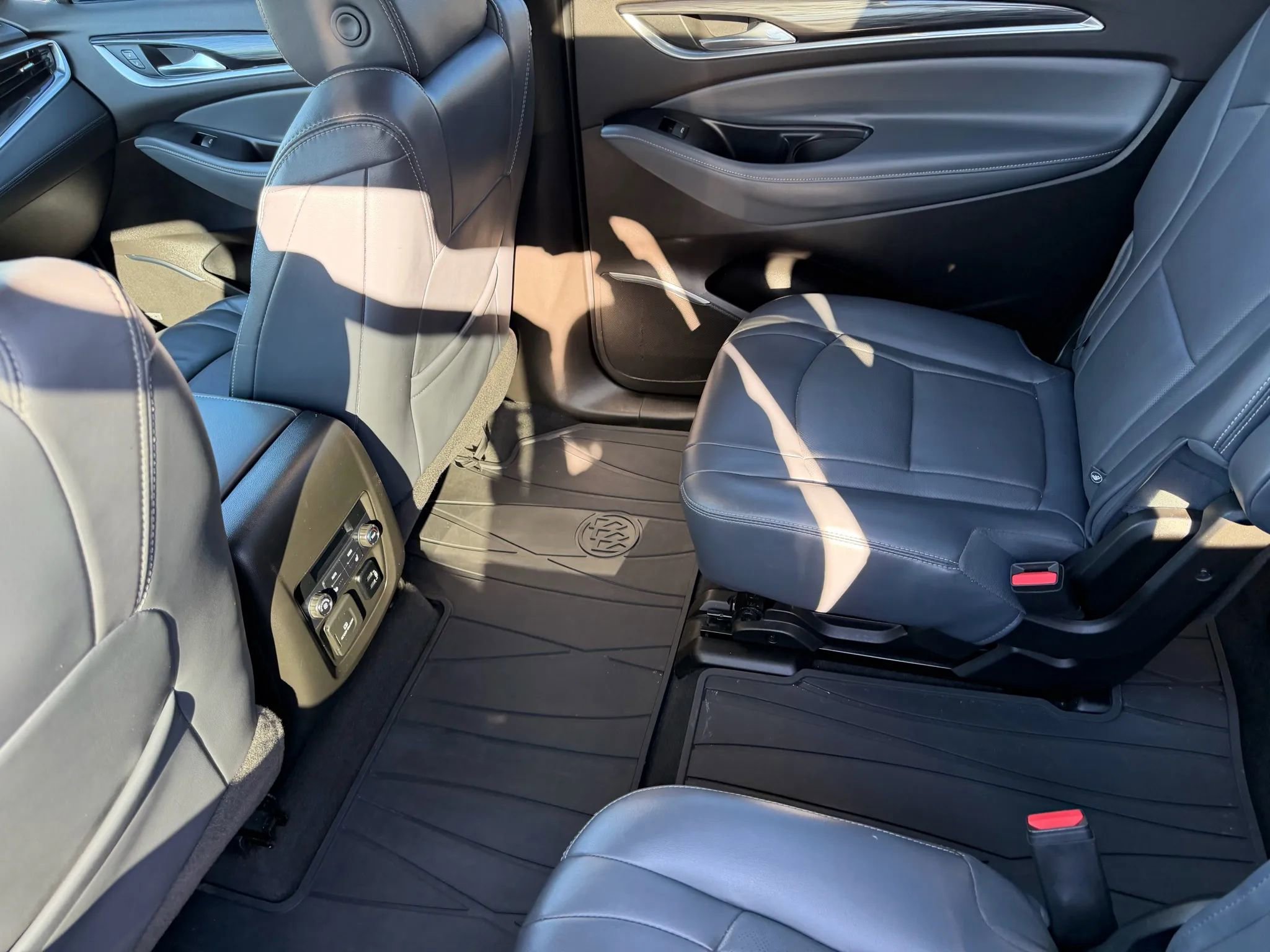 Used 2018 Buick Enclave Premium w/ Experience Buick Package image 15