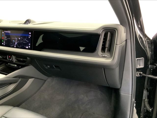 Used 2025 Porsche Cayenne S AWD/4WD image 21