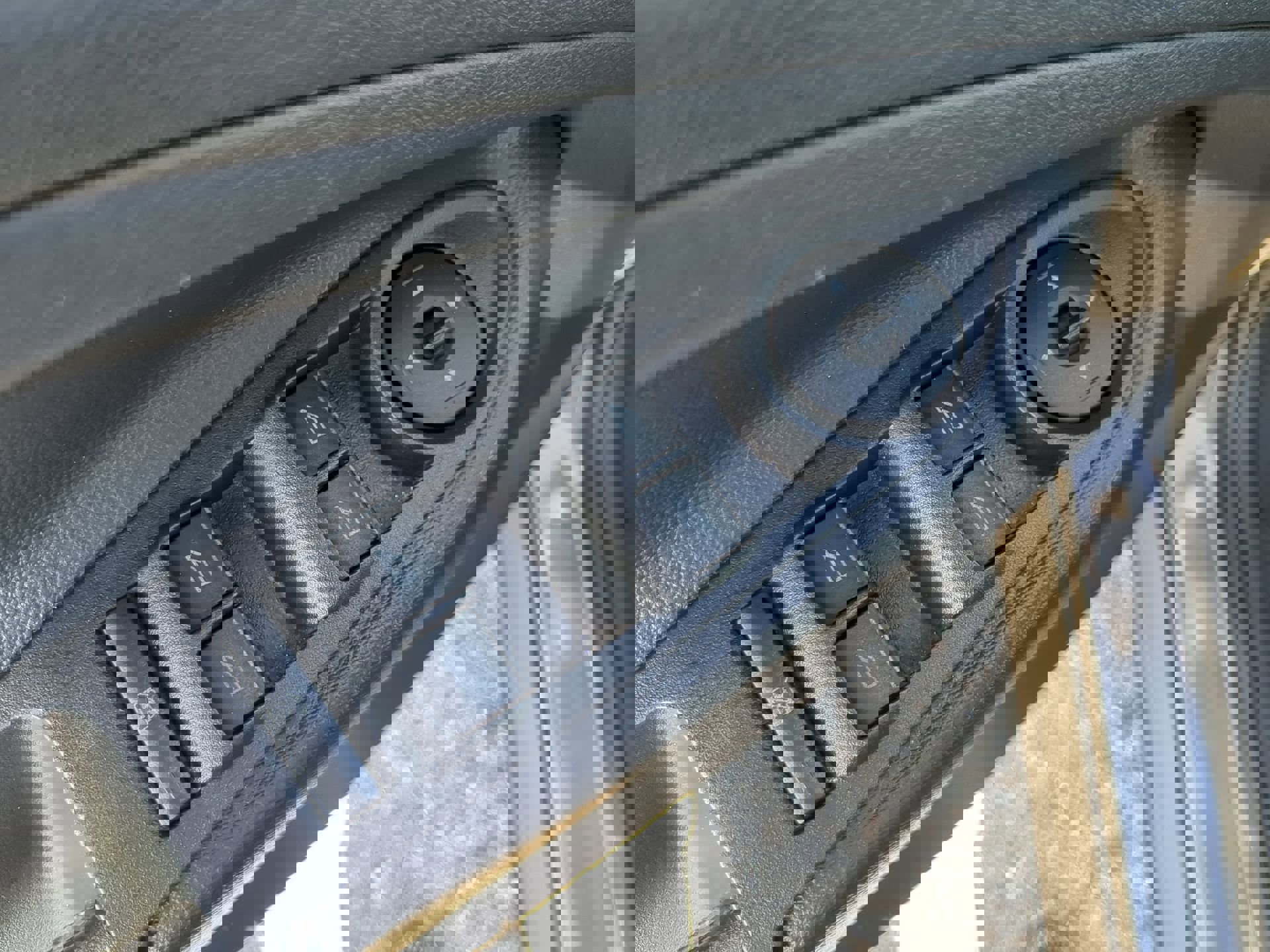 Used 2019 Ford Escape S image 18