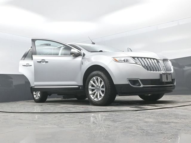 Used 2015 Lincoln MKX AWD w/ Equipment Group 101A image 41