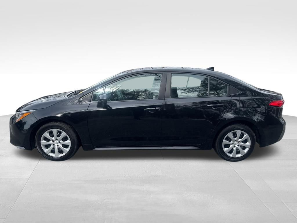 Used 2024 Toyota Corolla LE image 2