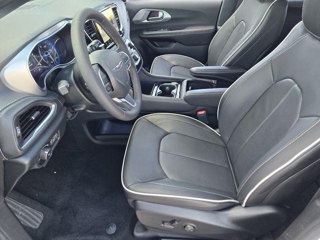 New 2026 Chrysler Pacifica Limited FWD image 8
