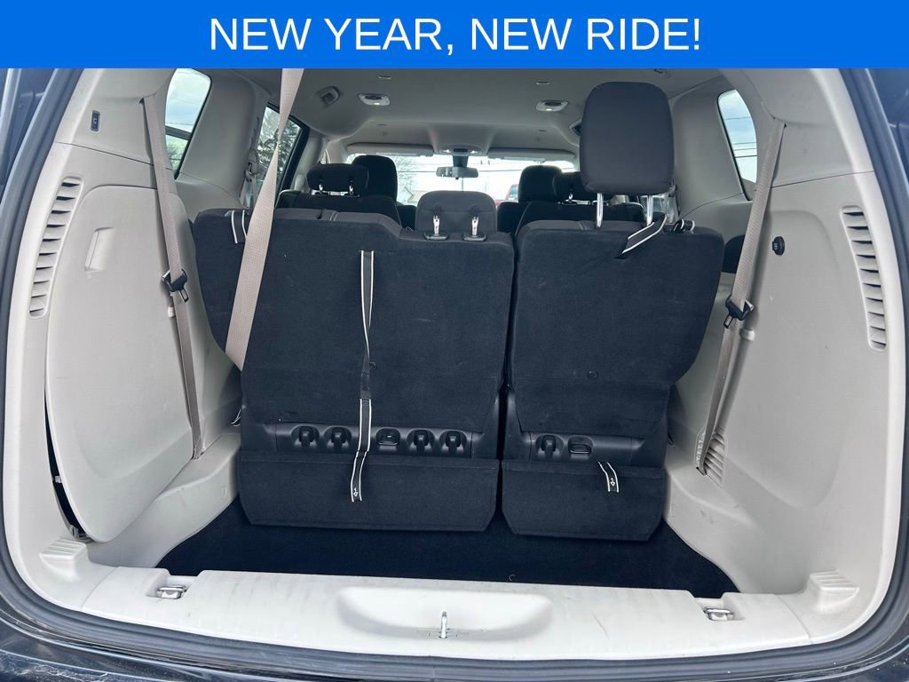 Used 2022 Chrysler Voyager LX image 13