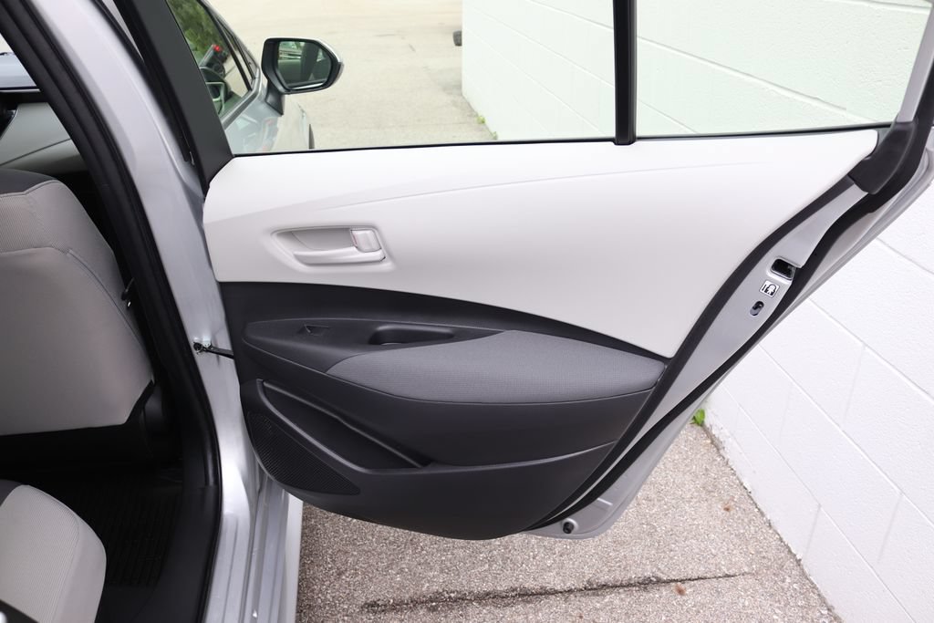 Used 2025 Toyota Corolla LE FWD image 11