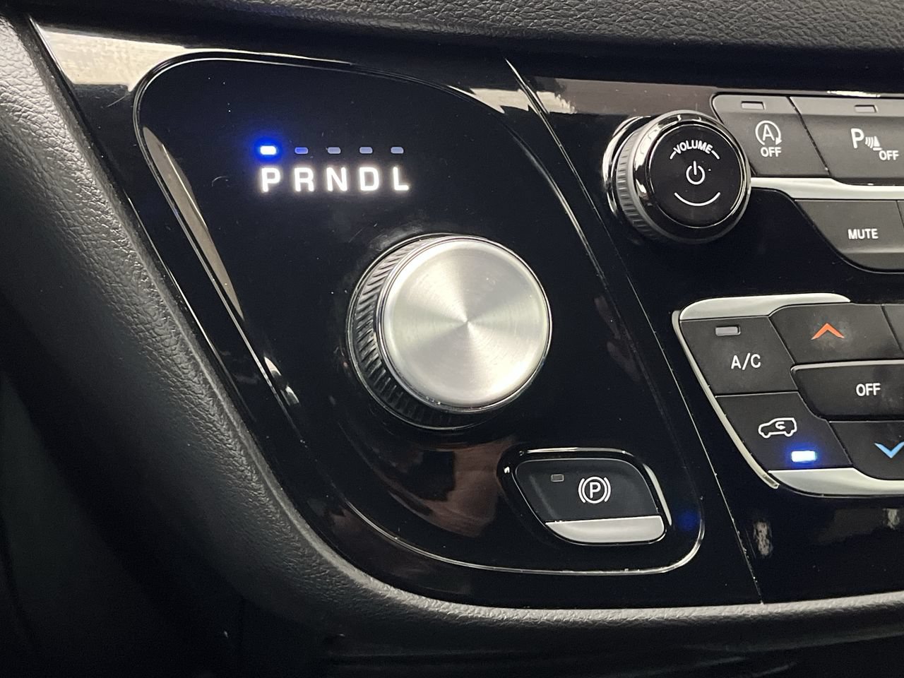 Used 2025 Chrysler Pacifica Select FWD image 26
