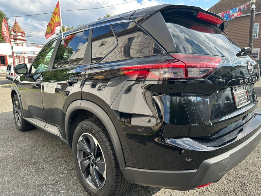 Used 2024 Nissan Rogue SV FWD image 30