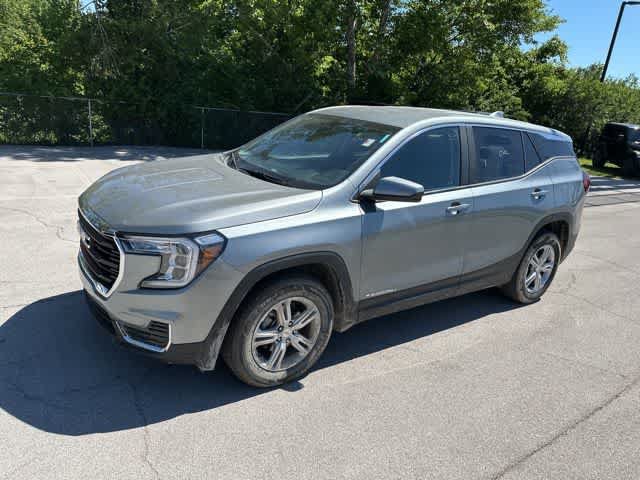 Used 2024 GMC Terrain SLE AWD/4WD image 15