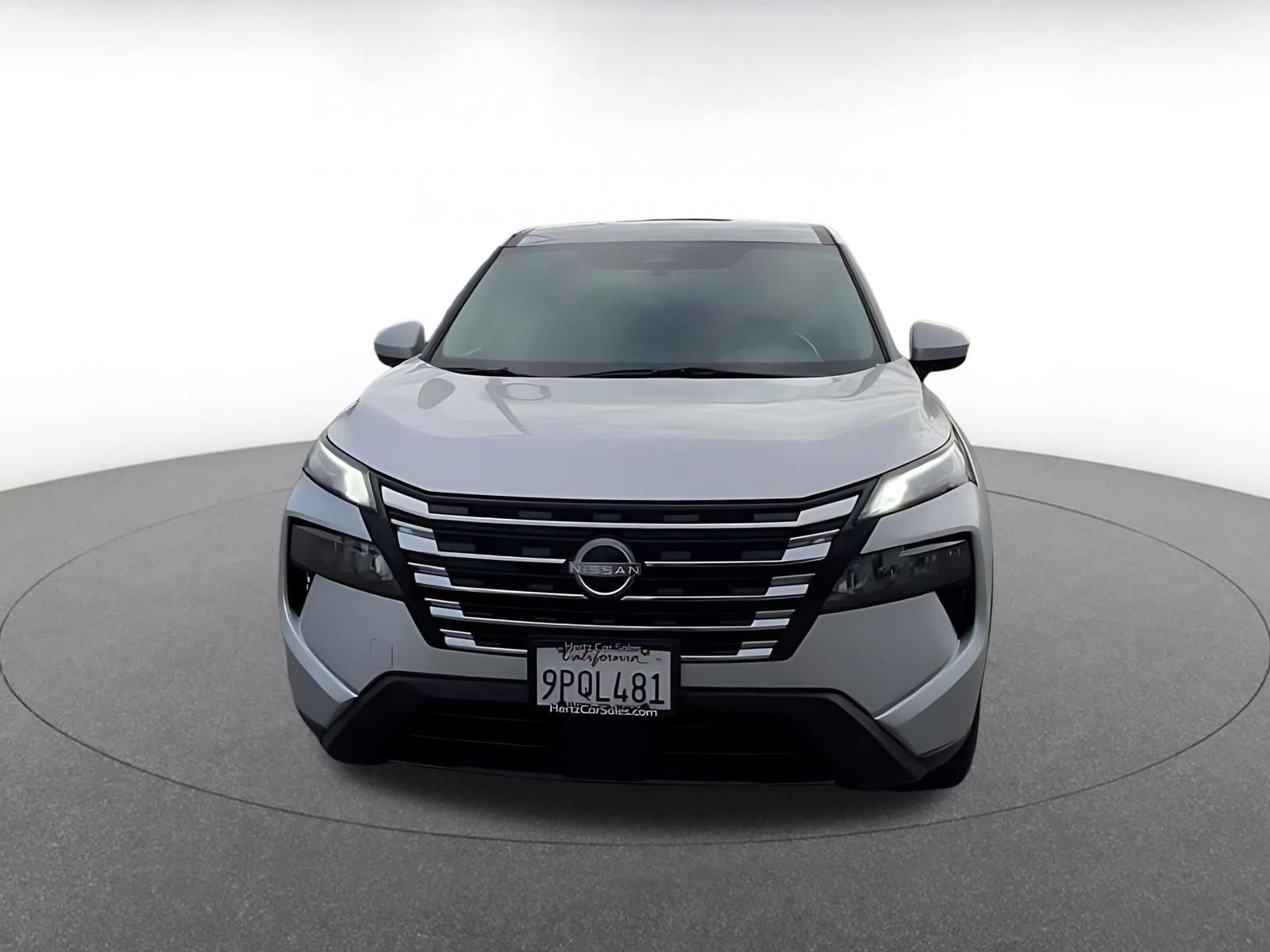 Used 2025 Nissan Rogue SV FWD image 4