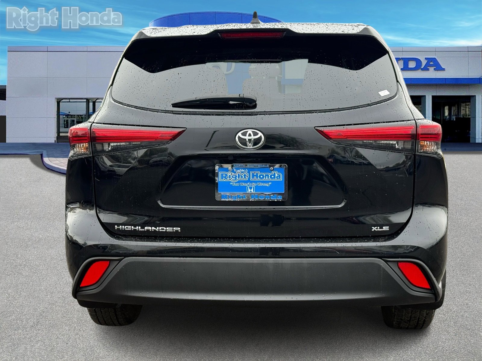 Used 2023 Toyota Highlander XLE image 6