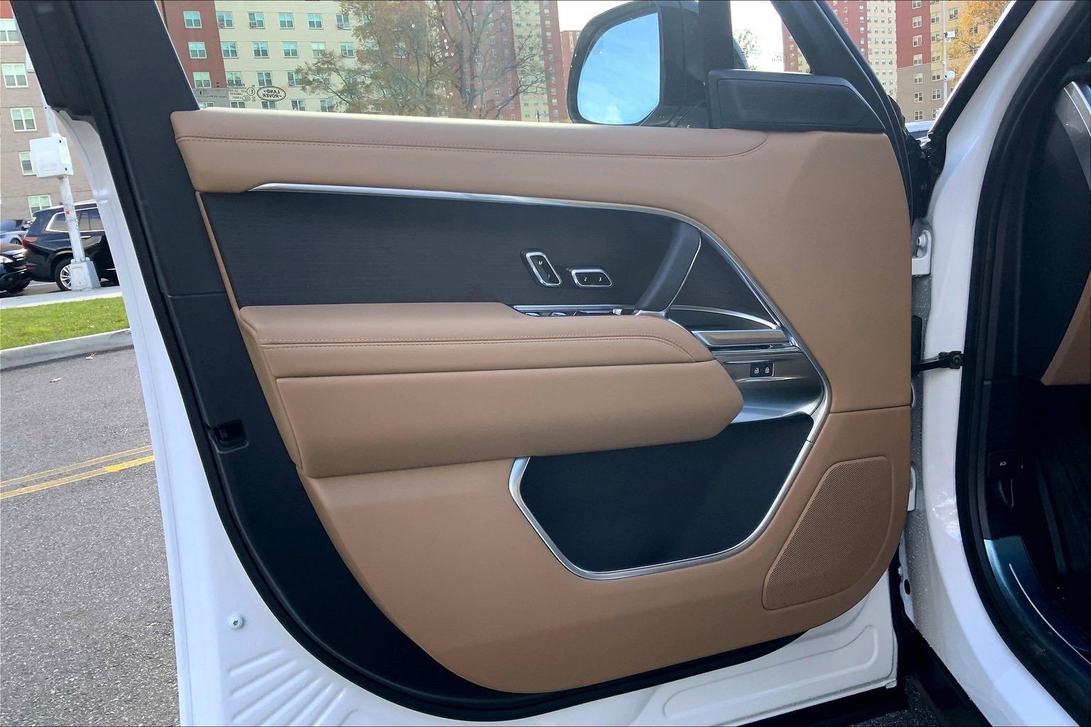 New 2025 Land Rover Range Rover SE image 10