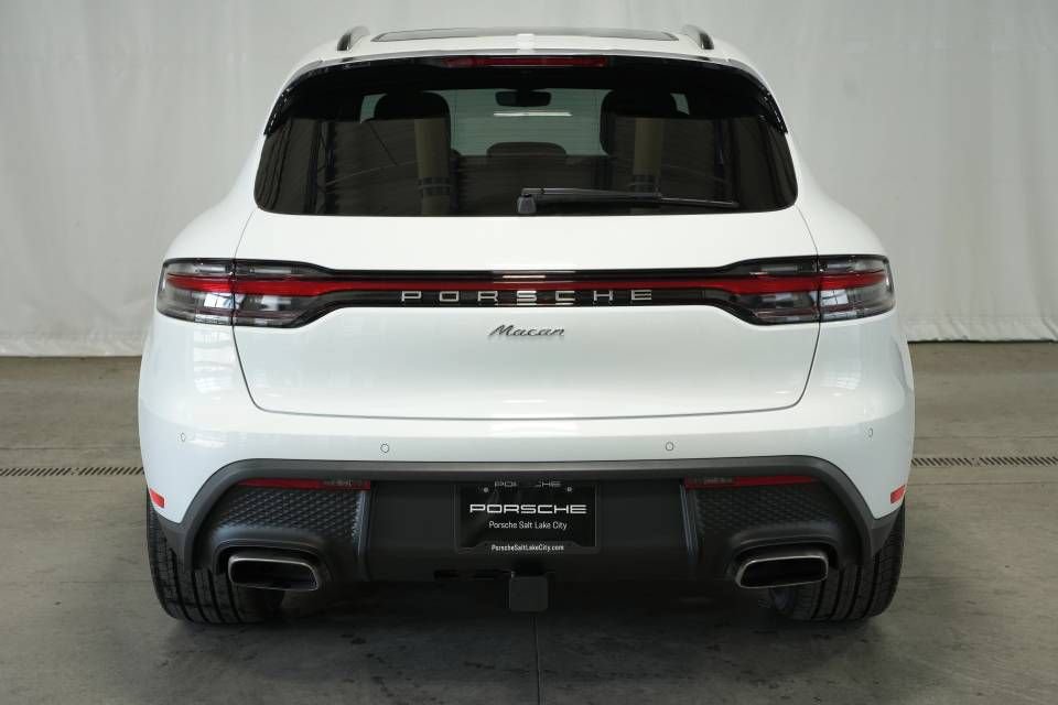 Certified 2025 Porsche Macan AWD/4WD image 6