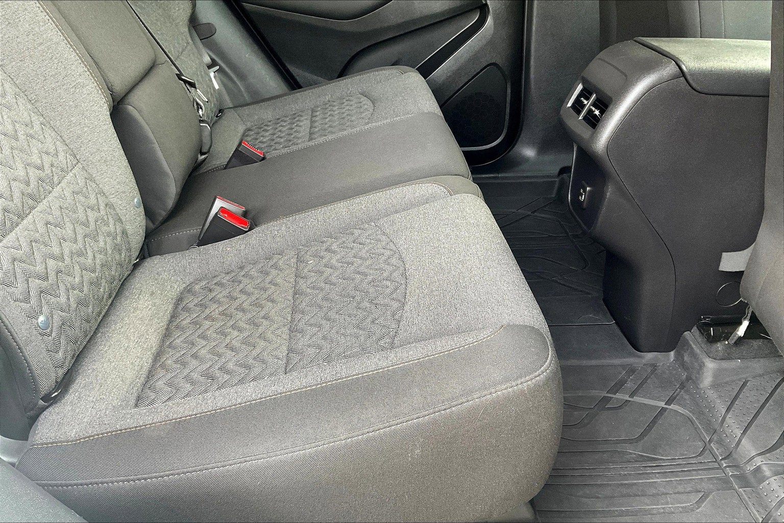 Used 2023 Chevrolet Equinox LT w/ LPO, Floor Liner Package image 18