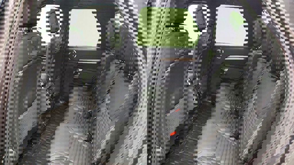 Used 2024 Land Rover Discovery Dynamic SE image 21