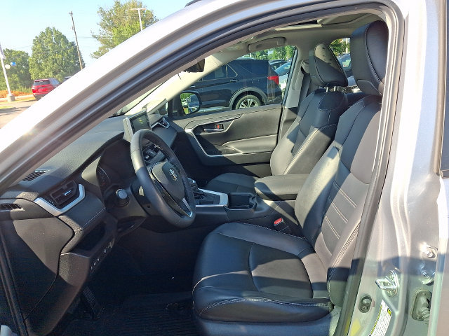 Used 2022 Toyota RAV4 XLE Premium FWD image 8