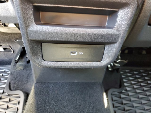 Certified 2024 Volkswagen Taos SE FWD image 18