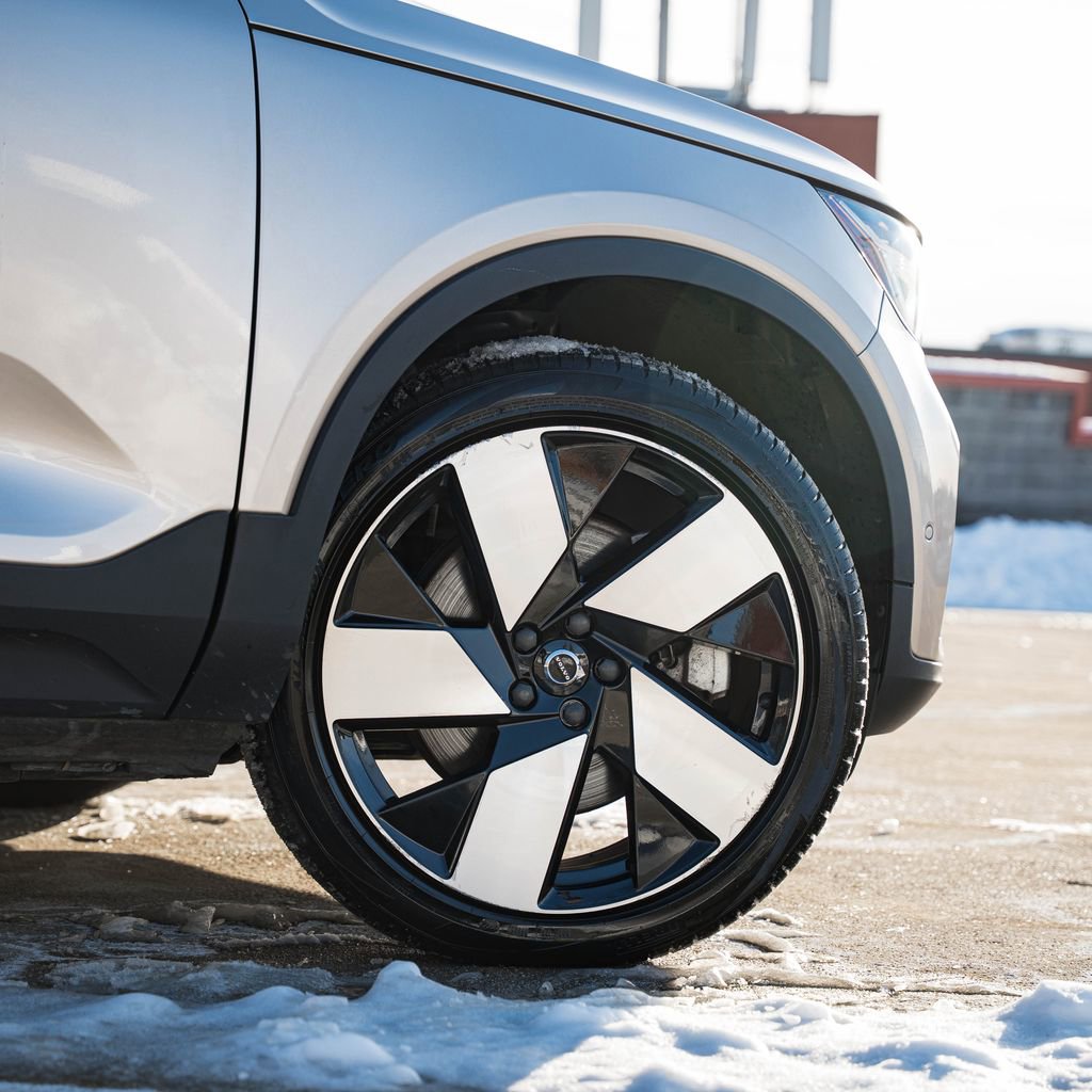 Certified 2023 Volvo XC40 Recharge Ultimate image 7