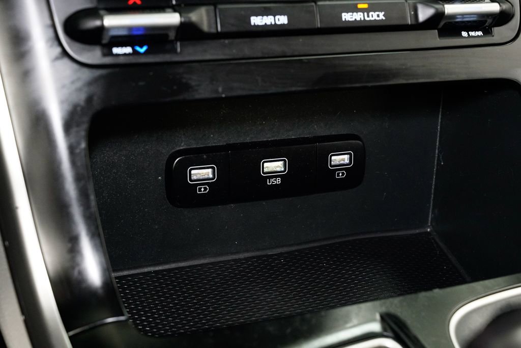 Certified 2022 Kia Carnival LX image 17