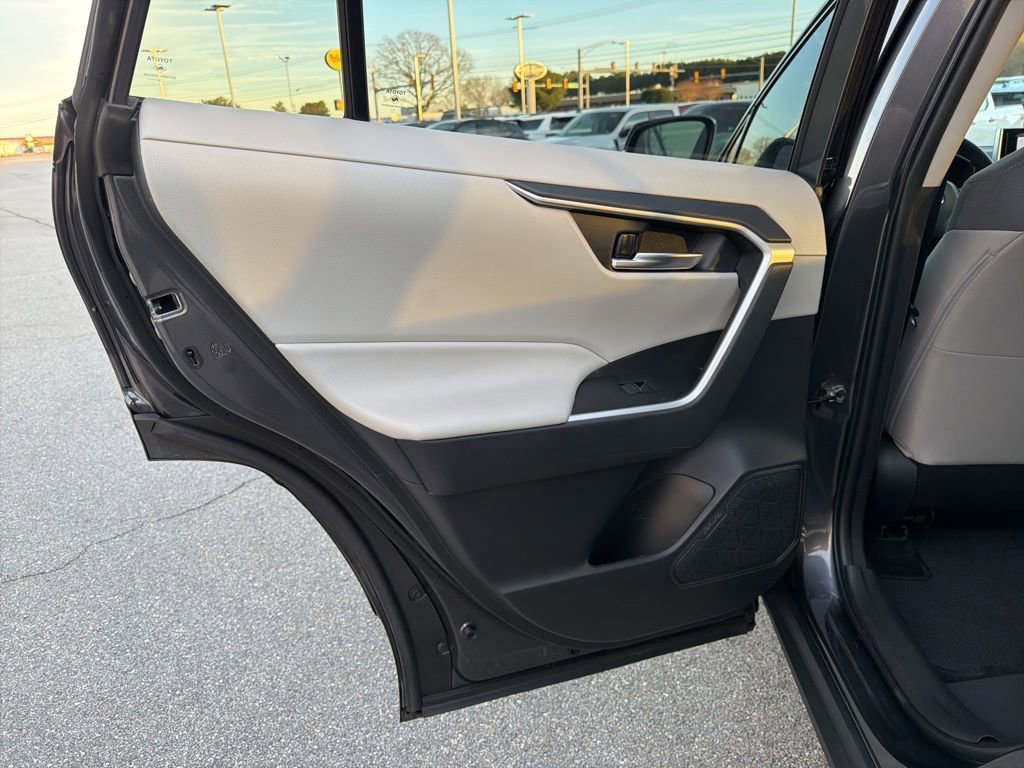Used 2025 Toyota RAV4 XLE image 15