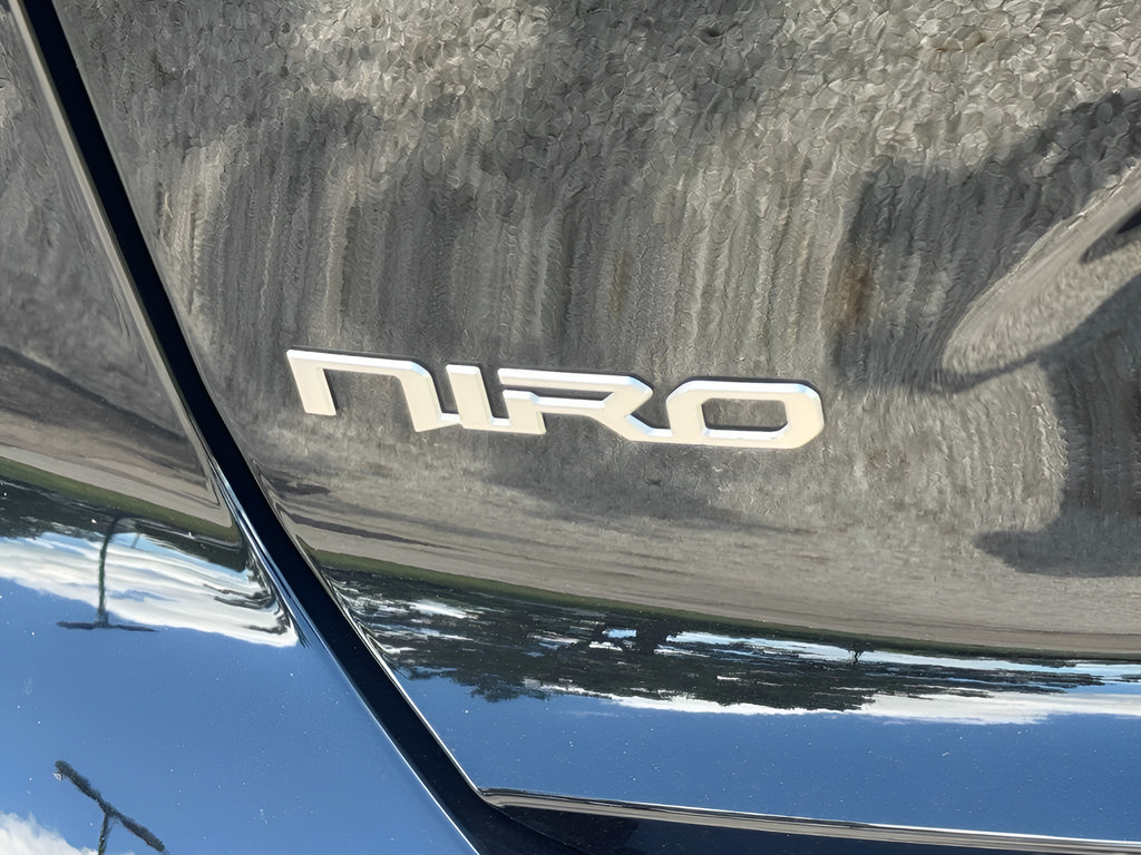 Used 2023 Kia Niro EX w/ EX Cold Weather Package FWD image 9