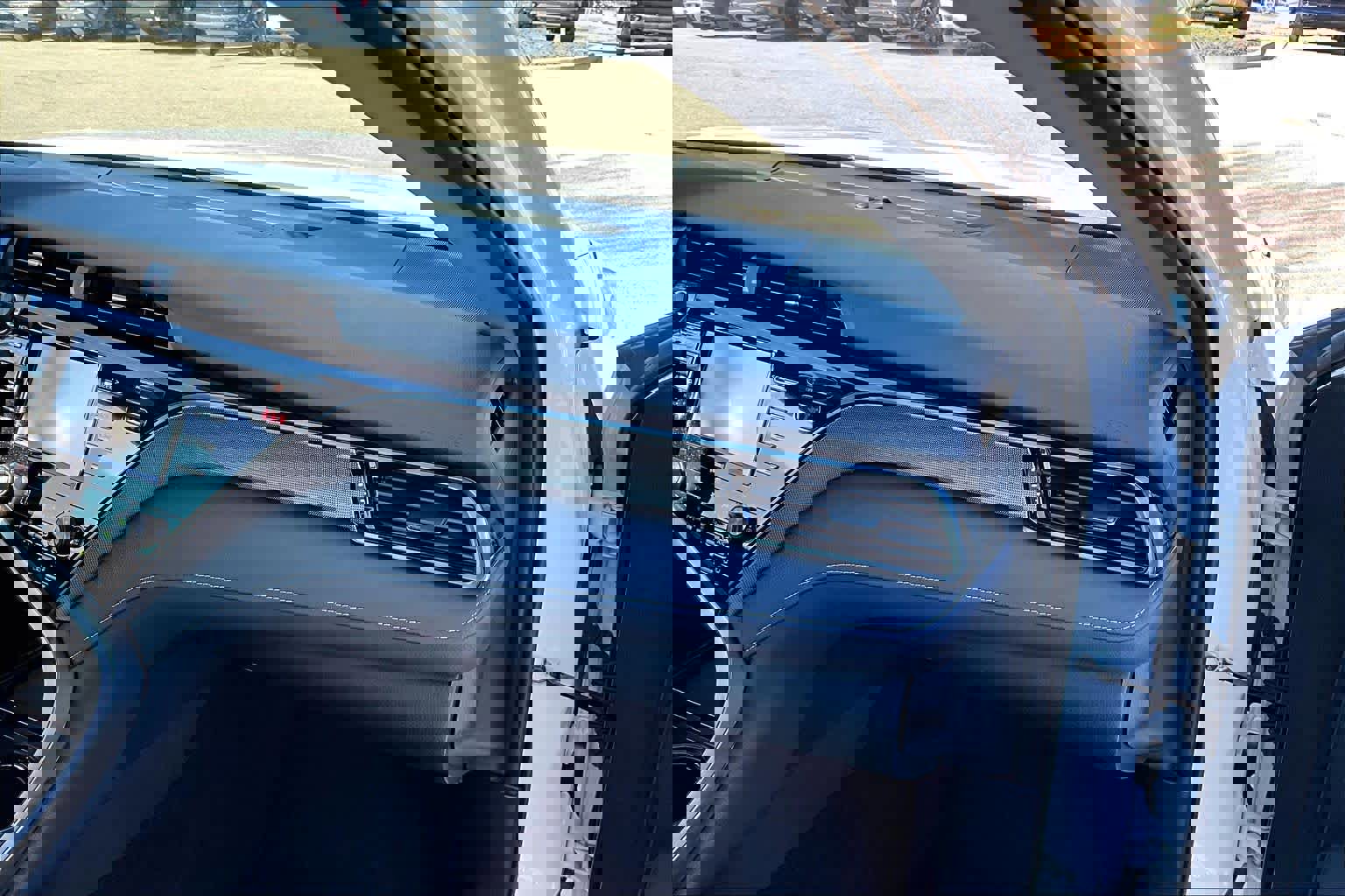 Used 2020 Toyota Camry SE image 18