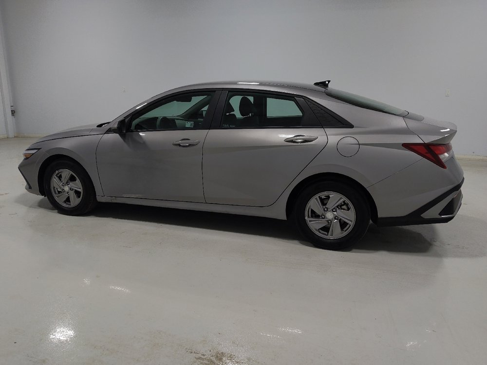Used 2025 Hyundai Elantra SE w/ Cargo Package image 3