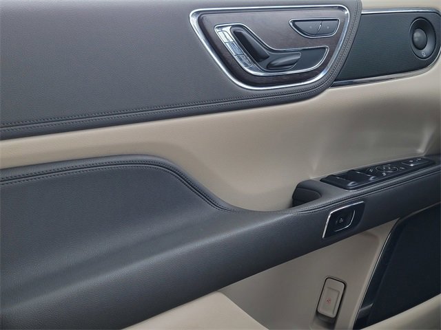 Used 2020 Lincoln Continental w/ Premium Package image 37